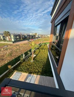 Kartepede 4+1 Satılık Havuzlu Villa