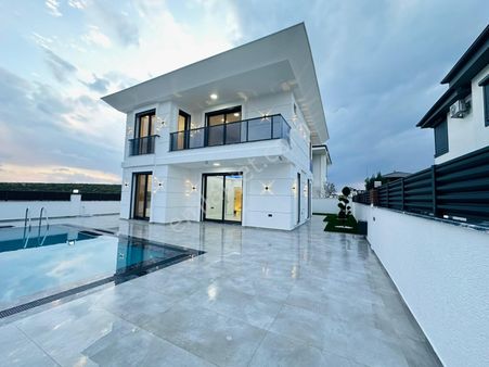 Didim Efeler Mah. Denize Yakın 4+1 Tam Müstakil Havuzlu Lüks Villa
