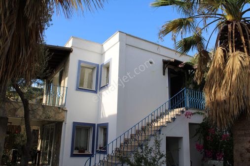 Yalıkavak Dirmil'de Satılık Üst Kat 2 +1 Havuzlu Daire