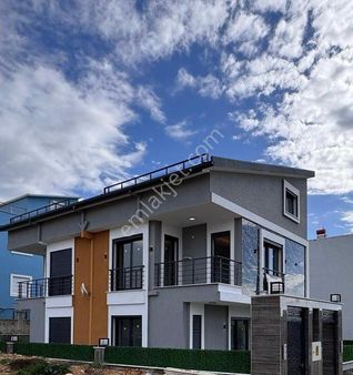 Didim Hisar' Da 3+1 Açık Mutfak Müstakil Giriş Ön Cephe Villa