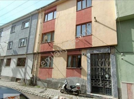 Recep Ümit Emlak'tan Mamure Mahallesinde Kırım Caddesi Yakını Satılık 3 Katlı Bina