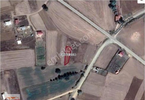 Recep Ümit Emlak'tan Uludere Mahallesinde 363 M2 Tarla