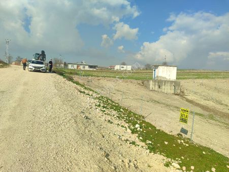 Köy Yaninda, Elektrik Su Yol Çit Mevcut 402 Mk Resmi Tapulu Bahçe.