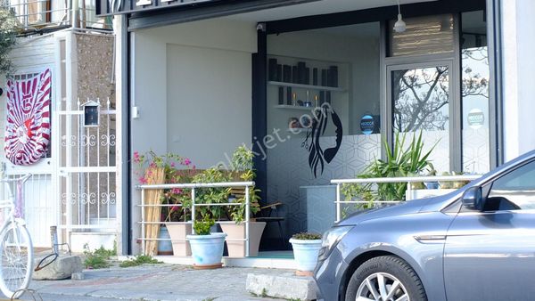 Bornova ,atatürk Mahallesinde Satılık Üç Katlı Bina Ve İşyeri.