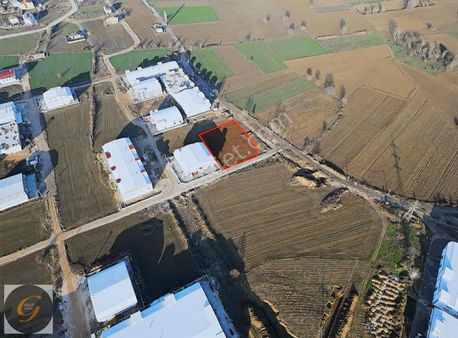 Akhisarda Satılık 3.304 M2 Ticari Arsa