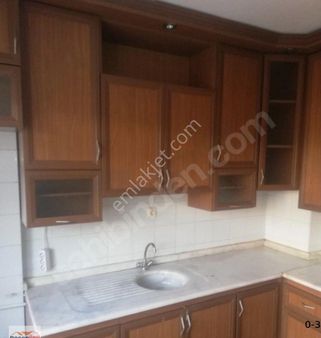 Recep Ümit Emlak'tan Kırmızı Toprak, Ercan Sokak Yakınında Satılık Ferah 3+1 Daire