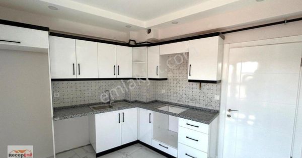 Recep Ümit Emlak'tan Şarhöyük Çarşı Merkezde[iskanlı] Satılık Özel Garajlı Sıfır 3+1 Daireler.