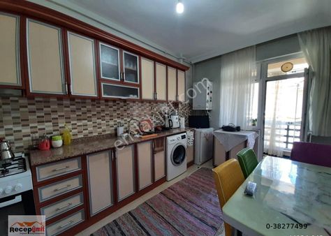 Recep Ümit Emlak'tan Ömerağa Mahallesinde Satılık Ferah 2+1 Daire