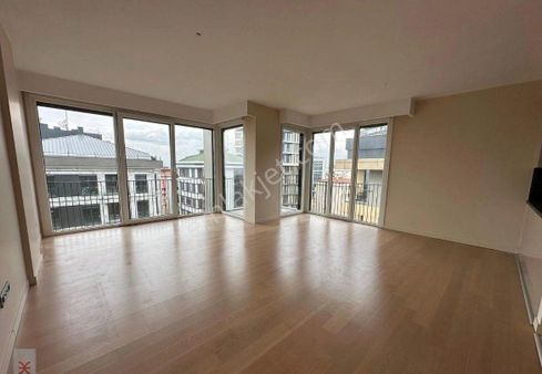 Fenerbahçede Kismi Deniz Manzaralı 135m2 3+1