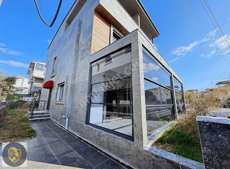 Şenbağlar'dan Lüks Yapım, Garajlı, Bahçeli Sıfır Villa