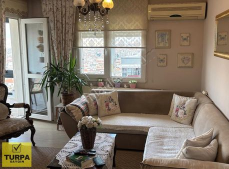 Turpa Saygından Deniz Manzaralı Cadde Üstünde