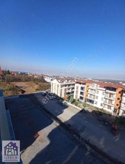 Gündem Gayrimenkul'den Başiskele'de 3+1 Satılık Arakat Daire