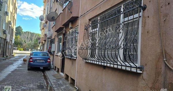 <<egeyıldız>> Acil Satılık Edremit Merkezi Konum Uygun Fiyat 3+1 Daire Cadde Üzeri Ön Cephe