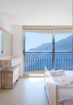 Viga Emlak'tan Kaş Yarımada Bölgesinde Denize Sıfır Villa