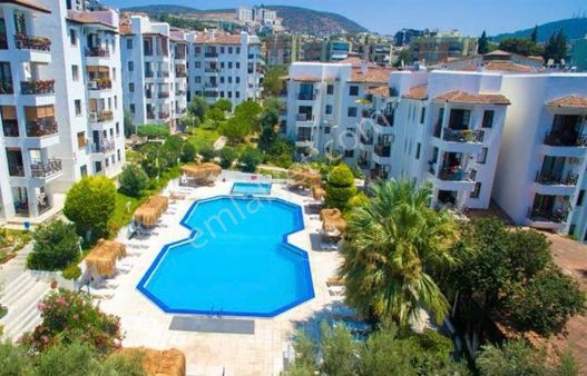 Kuşadası Nezıh Bölgesı Marına Mevkıı Sahıle 100 Metre Mesafede Satılık Genış 2+1 Daıre