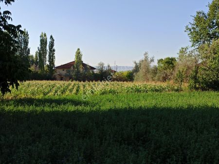Isparta Yalvaç Kurusarı Köy Yerleşim Alanı İçinde İmarlı Arsa