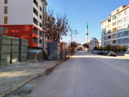 Baha'dan Küçük Kumköprü Cd. Site İçerisinde Geniş Kullanışlı 3+1