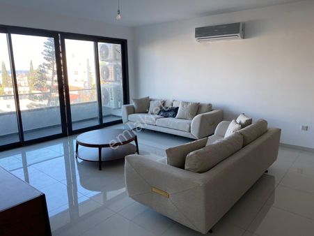 Girne Merkez'de Modern Ve Lüks Satılık 2+1 Daire !!