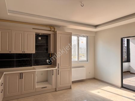 Vatan Caddesin'de Havuzlu 5+1 Satılık Daire