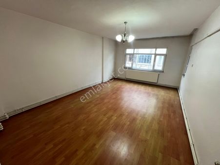 Sakarya Karasu Port Gayrimenkul'den Çarşı Merkezde Kombi Petekli 3+1 Kiralık Daire