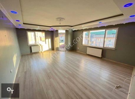 Ravza Sitesinde 400 M² 4+1 Alt Ve Üst Katı Ayrılmış Fırsat Daire