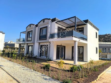 Beyaz Evler Sitesinde Ferah Çift Banyo Sıfır Daire