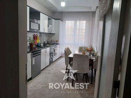 Royalest'ten Gazikentte Geniş Bakımlı Fırsat Daire