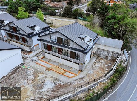 Uğurlu`dan Zekeriyaköy`de Satılık Lüks 4+1 Villa