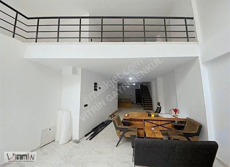 Vitrinden Edremitin Merkezinde 270 M2 İşyeri