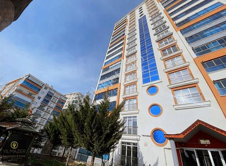 Yılmazer'den Ful Yapılı 1048 Cadde Üzeri Ara Kat Site İçinde 3+1