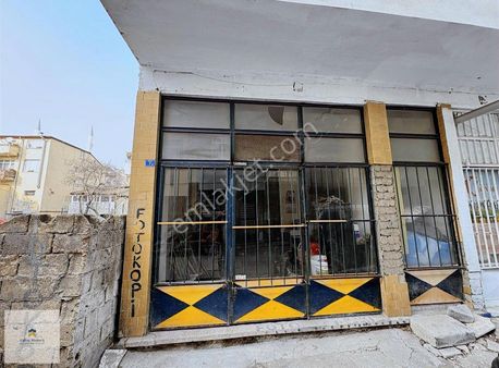 Postane Sokağında Satılık Dükkan