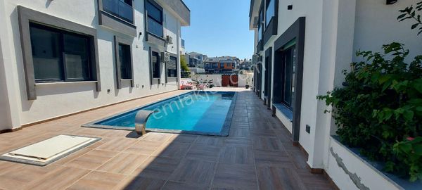 Didim De Havuzlu Eşyalı Triplex Villa