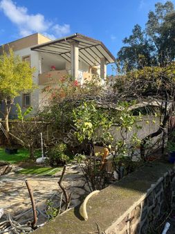 Bodrum Akyarlar'da Denize Düz Ayak Yürüme Mesafesinde Satılık Bahçe Katı Daire