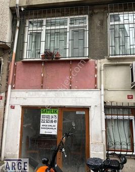 Fatih Saray Ağası Caddesinde Satılık Dükkân Ve Daire