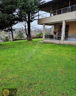 Beykoz Çavuşbaşında 1500m2 Arsa İçerisinde 3 Katlı Satılık Ev