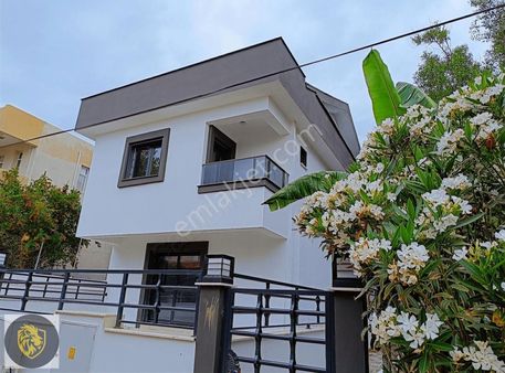 Şenbağlar'dan Müstakil, Otoparklı, Ön Cephe Uygun Villa