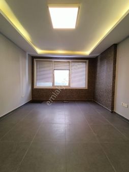 Silivri Çarşı Merkezde İşlek Cadde Üzerinde 1+0 Kiralık Ofis