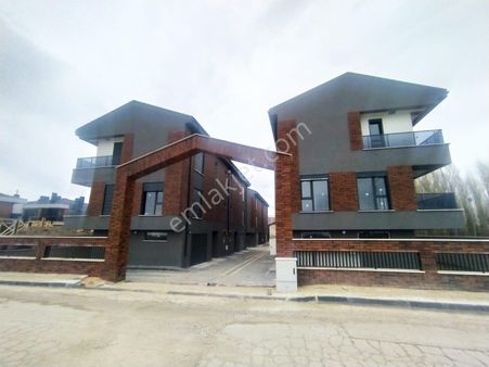 Bess'den Sazova Mah.çok İyi Konumda 4+1 Satılık Villa