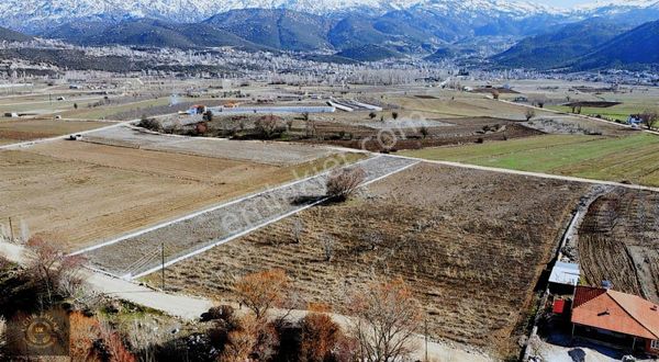 Seydikemer Seki Mah. 9600 M2 İki Tarafı Yol Olan Satılık Arazi