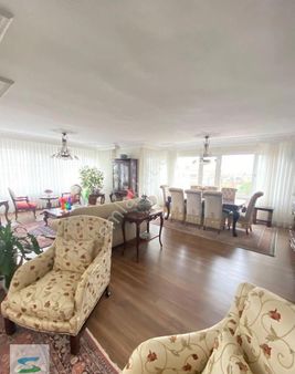 Yeşilköy Yeşilyurt Arası Tadilatlı Yatırımlık Üst Köşe Daire