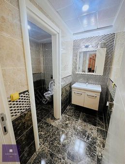 3 Katlı Şehir Manzaralı Villa