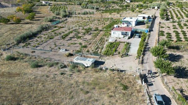 Nevşehir Çatta 2 Katlı Ev Yapilabilen Fırsat Bağ