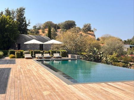 Bodrum Yalıkavak’da 7+2 Özel Havuzlu, Büyük Bahçeli Taş Malikane