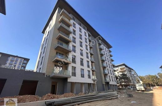 Emlak Konut Çınaköy 2+1 Yüksek Kat Devirli Satılık Daire