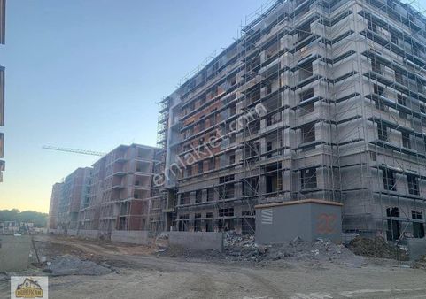 Emlak Konut Çınarköy 3+1 Ara Kat Güncel Devirli Satılık Daire