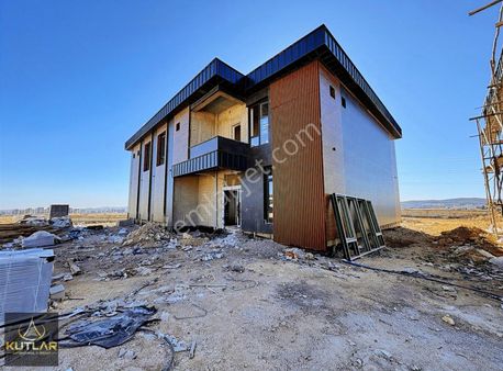 Kutlar'dan Sarısalkım Da 600 M2 3 Katlı Satılık Ultra Lüx Villa