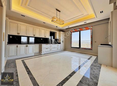 Kutlar'dan Sadelik ,incelik Ve Zarifliğin Buluştuğu Yer 5+1 Luxd