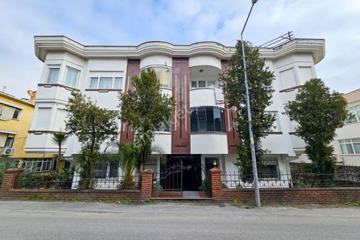 İstanbul Florya'da Eşyalı Satılık Net 217 M2 5+2 Çatı Dubleks