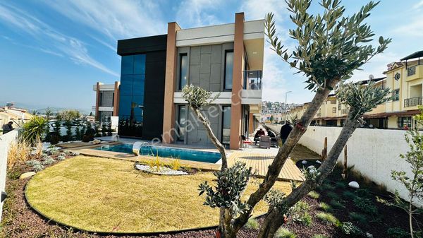 Kuşadası Karaova Avm Bölgesinde 4+1 Tek Müstakil Özel Havuzlu Deniz Manzaralı Villa