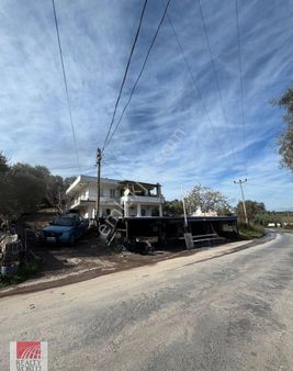 Güvercinlik Maya Sapağında İçinde Evler Ve Dükkan Bulunan Satılık Tarla